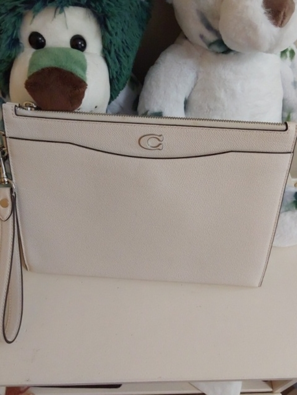 NWOT Coach Chalk Pebbled Leather Wristlet Clutch